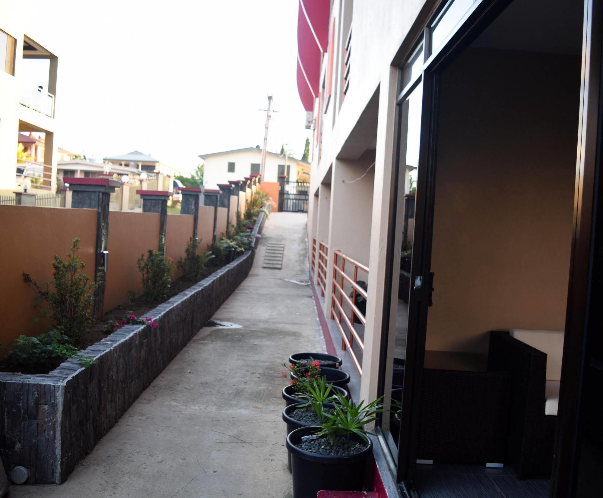Al - Minhaj Service Apartments Нанди Экстерьер фото